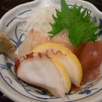 天ぷら ひさご ラシック店 - 鯛の昆布締め　鮪　タコ　山葵はホースラディッシュ。