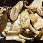 Stir-fried eringi mushrooms and shimeji mushrooms with butter