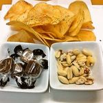 Snack mori (nuts, chocolate, potato chips)