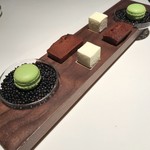 ライラ - プチフール。