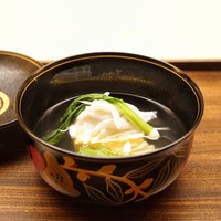 木山 - ☆椀物 白魚と玉子豆腐、ハマボウフウ、うぐいす菜