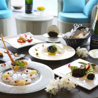 お祝いランチ 乾杯酒 テーブルデザートアート プレゼント用花束付き The Blue ザ ブルー 姪浜 フレンチ 食べログ