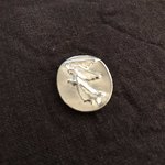 レストラン エイタブリッシュ - エンジェルのお守り。