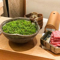 日本料理 太月 - 鳥と鴨でとった出汁と花山椒、牛鍋
