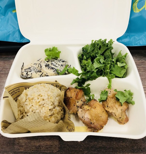  1日5品のチキンとケールとピスタチオのペスト添えレシピ