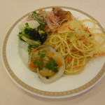 ポモドーロ - ブロッコリーと魚介の塩炒め、若鶏のグリル、スパゲティ（桜エビ）、本日の冷製魚介（ハマグリ）