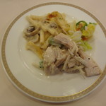 ポモドーロ - 蒸し鶏のサラダ、マカロニグラタン