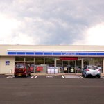 ローソン 福島工業高校前店 - 下校時は高校生の自転車もたくさん…