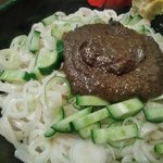 じゃじゃ麺と酒の肴 喜作 - 白じゃじゃ（特大・アップ）