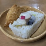 重乃井 - 重乃井(宮崎県宮崎市川原町)いなり(1個)80円・魚ずし(1個)80円