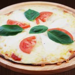 馬蘇裡拉乳酪的番茄披薩