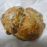 ジュウニブンベーカリー - くるみパン