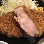 とんかつ檍 - 中はピンクで、脂身たっぷり！！