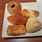 ピアサピド - 手前のチーズパンおいしい