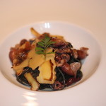 コンチェルト - イカ墨を練り込んだタリオリーニ ホタルイカと筍・ドライトマト