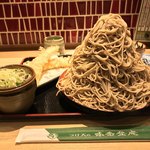 味奈登庵 - ざるそば  富士山盛り＋いか天ぷら2つ！  
      そばプリタツすぎて別添えの海苔が見えないジャナイノ！