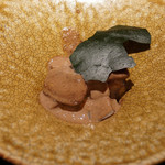 エクアトゥール - ホタルイカのソース、フォアグラ、筍、のりのチップス