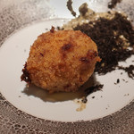 エクアトゥール - フカヒレトリュフ、豚足のフリット