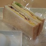カフェブレーク - "CAFE BREAK"梅新東店「Bセット」のサンドイッチ
