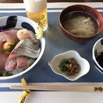 小安丸 - よくばり丼＝１４８０円
（味噌汁付）