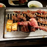 熟成焼肉 听 - お肉焼いてます♪