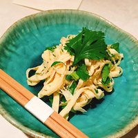 CINA New Modern Chinese - 湯葉とパクチーの和え物