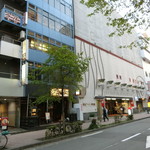 Ｐｅｒ ＰＡＬＡＺＺＯ - 右隣は「新横浜ラーメン博物館」です