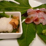 ごはん屋 今ここ - 天然の鯛の刺身　山芋の千切りにウニ