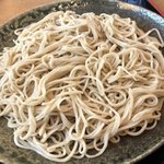 手打そば　稜庵 - 分かりにくいですが、２枚目です。器が微妙に違うでしょ。