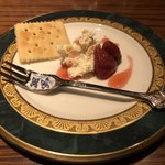 バー チェロキー - チェダーチーズのクリームとイチゴのコンポート