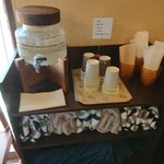 クラクションコーヒーロースターズ - お水はセルフサービスです