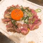 芝浦食肉 - ラム炙りユッケ 740円