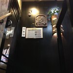 84524999 - 急な階段を上って見える入口