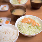 味十味 - だが千切りキャベツとか小鉢とかのレベルが素晴らしいんだよな、ここは。。