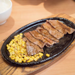 味十味 - 旦那は鉄板焼肉100g148HKD　これは絶対お勧めしませんwwこれ絶対地元の牛肉でしょ酷いww