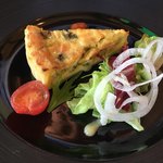 キャトルエピス - 自家製ベーコンとフランス産チーズのキッシュ