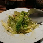 ピッツェリア・ヴィーコロ・デル・ソーレ - 春キャベツのにんにくアンチョビオイルかけです