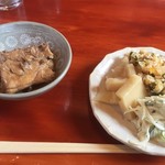 Kaisen Izakaya Toyoshin - 取り放題のおかず たけのこ、サラダ、炊き込みご飯、アラ煮