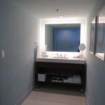 Hyatt Regency Waikiki Beach Resort and Spa - ひろ～い洗面所(2018年4月)