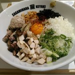 Sagamihara 欅 - まぜそば(７００円)+１００円で大盛に。麺は醤油や塩らーめんでも使われている細くて少しパツパツのものが２玉。