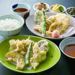 Hakata Tempura Semmon Tenohirugohan - 