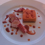 シグネチャー - ブルターニュ産 オマール海老とパプリカのコンポジション コライユのソースとエスプッレット唐辛子