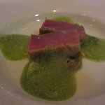 シグネチャー - 地中海産マグロ中トロのグリエ 加賀太胡瓜のソテーとパセリのムース