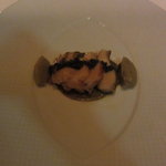 シグネチャー - 黒あわびのやわらかソテーにキャビアとういきょうのコンフィ