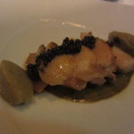 シグネチャー - 黒あわびのやわらかソテーにキャビアとういきょうのコンフィ