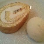 オ・プレチェネッラ - デザートはマーマレードのロールケーキとレモンのソルベ