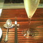 シェ フルール 横濱 - お箸の出る洋食ではずれは少ないと思います、いい感じ