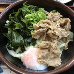 うどん市場 - 
            オリーブ玉子と肉わかめ