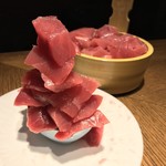 日本酒と個室居酒屋 まぐろ奉行とかに代官 - 日本酒と個室居酒屋 まぐろ奉行と かに代官 新橋店(東京都港区新橋)まぐろぶつ盛り放題 100円