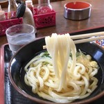 たちばな屋 - 中細で冷ならでわの硬さがありますが茹でたてのコシもあるので飲める麺
      喉越しで味わうのが地元流